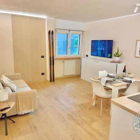 Madesimo Ski Suite Lägenhet *